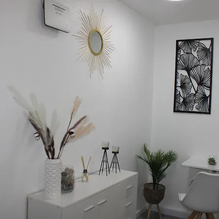 Zentrales Schickes Χαϊλμπρόν